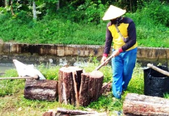 Sosok Dibalik Lancarnya Pengaspalan Jalan TMMD Reguler Pekalongan