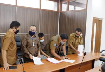 Bupati Bengkulu Utara Mian Menandatangani Pakta Integritas Pencegahan dan Penanganan Covid-19
