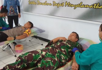 Dandim 0736/Batang Bersama Kapolres Ikut Donor Darah