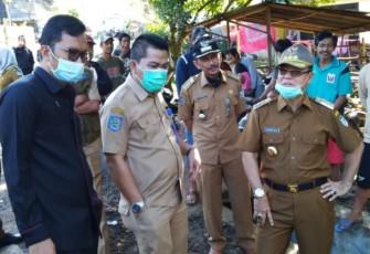 Ketua DPRD Seluma Nofi Eriyan Andesca dan Bupati Seluma Bundara Jaya Tinjau Lokasi Jembatan Ambruk 