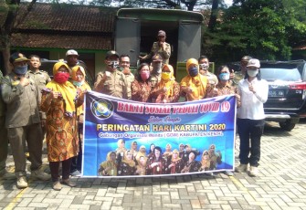 GOW Kendal Peringati Hari Kartini Adakan Baksos Bagi Bagi Sembako dan Masker