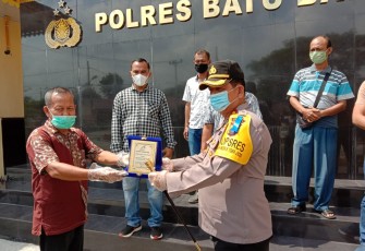 Wartawan Wappers Beri Penghargaan Pada Kapolres Batu Bara