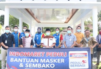 Wakil Wali Kota Bengkulu Dedy Wahyudi Terima Bantuan Sembako dan Masker Dari Indomaret 