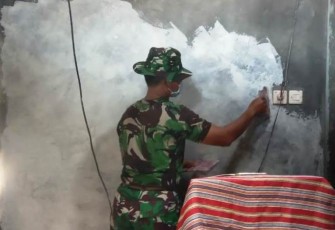 TMMD Reguler Pekalongan Terapkan Prosedural Rancang Bangunan Saat Pengecatan Rumah