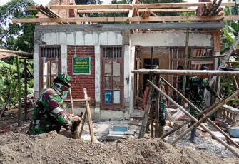Perkembangan Rehab Rumah Suwarni di Paruh TMMD Reguler Pekalongan