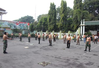 Anggota Kodim Pati berjemur untuk tingkatkan sistem imun