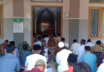 Ibadah Jumat Terakhir Satgas TMMD Reguler Pekalongan di Pantirejo Kesesi