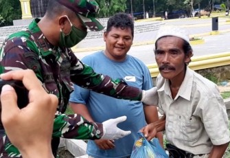 Lettu Inf Tommy Marsellino Joostenzt SThan Berikan Bantuan Sembako 