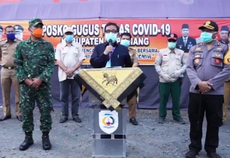 Bupati Kepahiang Hidayattullah Sjahid Saat Melakukan Konferensi Pers 