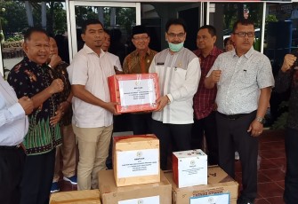 Para Dewan Provinsi Jambi Beri Bantuan ke Tenaga Medis Covid-19
