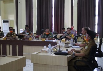 Hamka Sabri yang juga merupakan Ketua Gugus Tugas Covid-19 Provinsi Bengkulu saat rapat
