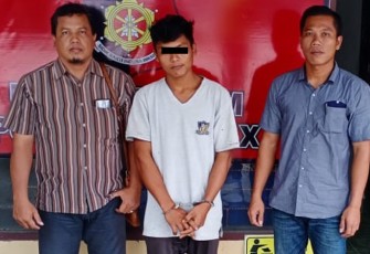 Pelaku Narkoba (Diborgol) saat diamankan