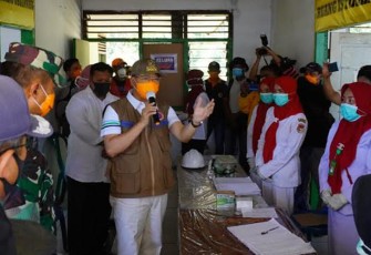 Gubernur Bengkulu Rohidin Mersyah saat meninjau Posko perbatasan wilayah Provinsi Bengkulu di Kabupaten Mukomuko bersama Forkompinda Provinsi dan Bupati Mukomuko