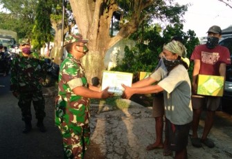 Dandim Batang Bagikan 750 Parcel Idul Fitri Buat Masyarakat Kurang Mampu Terdampak Covid-19