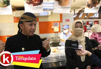 Wakil Wali Kota Tegal Muhamad Jumadi saat mengecek kesiapan tempat usaha