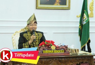 Gubernur Rohidin saat Virtual Meeting