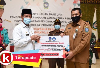 Plt Gubernur Kepri Isdianto Serahkan Bantuan SPP