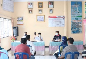 Wakil Wali Kota Bengkulu Dedy Wahyudi Saat Pimpin Rapat di Kantor Camat Singaran Pati Kota Bengkulu 