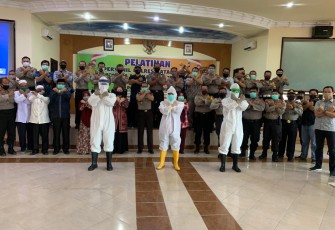 Kegiatan Pelatihan Pemulasaraan Jenazah Korban Covid-19 di Balai Laluan Polres Batanghari