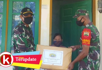 Kodim 0315/Bintan Melalui Koramil 07/Tambelan Bagikan Ratusan Paket Sembako ke Warga Terdampak Covid-19