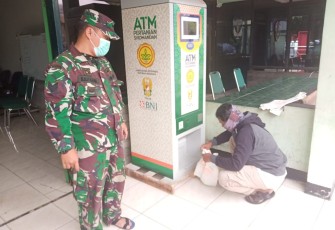 ATM Pertanian Si Komandan Kodim 0507/Bekasi Tetap Layani Warga Untuk Pengambilan Beras