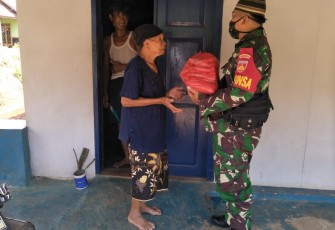 Danramil 12/Tulis Bagikan Sembako