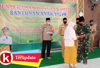 Forkopimda Batang Bagikan Bantuan Sosial Untuk 1.500 Anak Yatim Piatu 