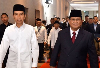Presiden Jokowi bersama dengan Menteri Pertahanan Prabowo Subianto (Foto: Beritagar)