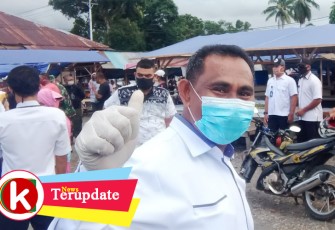 Wakil Bupati SBB Timotius Akerina saat berada di lokasi Pasar Kairatu