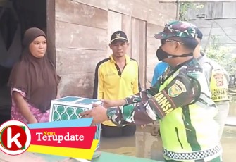 Kegiatan Bhabinkantibmas dan Babinsa berikan Bantuan Paket Sembako Kepada Masyarakat Dampak Covid19 dan Banjir di Kecamatan Ma Tembesi