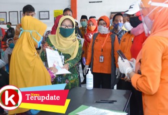 Masyarakat Kabupaten Tegal Terima Bantuan Sembako dan Bansos Tunai