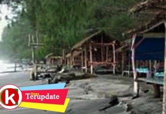 Bibir pantai dan pondok wisata PCI yang tergerus ombak.