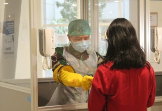 RSD Wisma Atlet Siap Operasionalkan Walking Through Booth