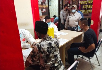 Polres Tanjungpinang Laksanakan Rapid Test Tahanan Jelang Pemindahan Ke Rutan
