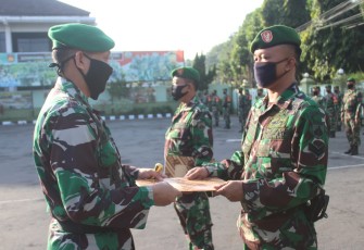 Dandim 0718/Pati melepas anggota yang BKO ke Kodam XVII/Cendrawasih