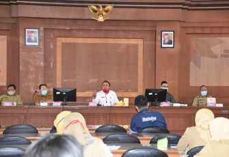 Wabup safin memimpin rapat pemegang saham