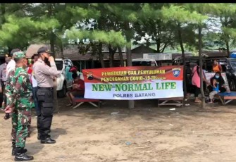 Polres Batang dan Koramil Gringsing Imbau Wisatawan Pantai Jodo Patuhi Protokol Kesehatan
