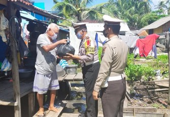 Bhakti Sosial Polres Lingga Peduli Covid-19