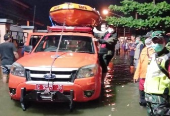Masyarakat Terdampak Rob di Pesisir Brebes Mulai Dapat Bantuan