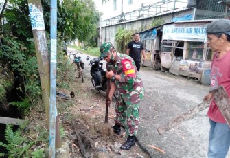 Babinsa Kelurahan Cendana Pacu Kepekaan Warga Bangkitkan Semangat Gotong Royong