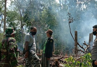 Polsek Mukomuko Selatan Bersama Koramil Ipuh Berhasil Padamkan Kebakaran Lahan di Desa Lubuk Talan