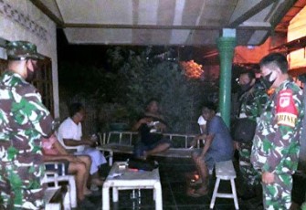 Sekelompok Warga Tenggak Miras Dibubarkan Patroli Koramil