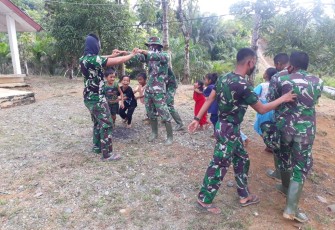 Lelah Letih Hilang Dengan Canda Tawa Bersama Anak-Anak