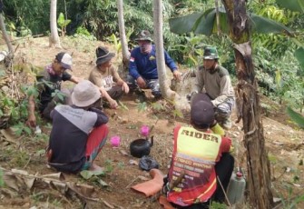 SATGAS TMMD 108 LANAL CIREBON BERI SOSIALISASI KE WARGA 