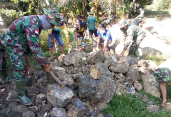 Bertekad Tingkatkan Produktifitas Ekonomi, TMMD Bangun Empat Jembatan Di Desa Makmur