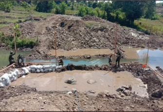 Satgas TMMD ke-108 Kodim Jeneponto maksimalkan pembuatan jembatan penghubung