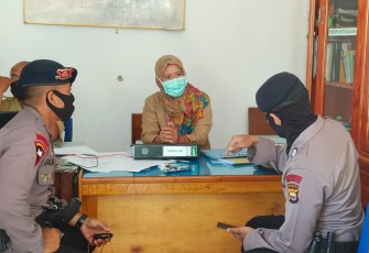 Personil KBR Gegana Satbrimobda Polda Bengkulu Lakukan Pendataan dan Zonasi Covid-19 di Lingkar Barat