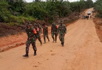 Tinjau Pembangunan Badan Jalan, Dansatgas TMMD 108 Kodim 0911/Nnk Tagetkan Selesai Tepat Sesuai Jadwal