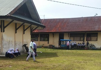 Siswa salah satu sekolah di Kabupaten Aceh Singkil mulai bersekolah.