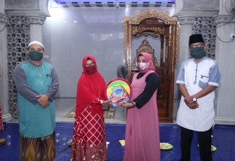 Rahma: Serahkan Bantuan Alat Musik Kompang Kepada BKMT AL-Hussein
